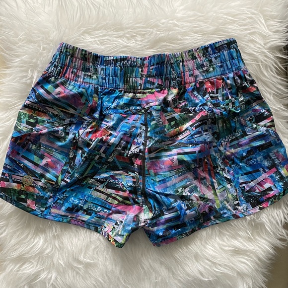 Lululemon Seawheeze 2018 Tracker Shorts V* SW - Picture 2 of 4